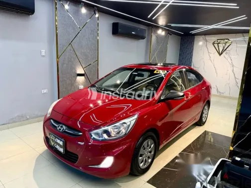 هيونداي اكسنت 2015 أحمر مستعملة للبيع - 1