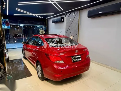 هيونداي اكسنت 2015 أحمر مستعملة للبيع - 2