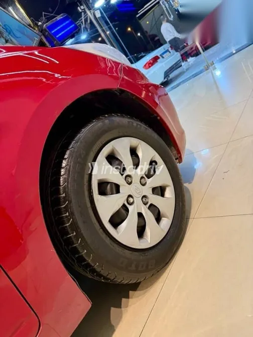 هيونداي اكسنت 2015 أحمر مستعملة للبيع - 7