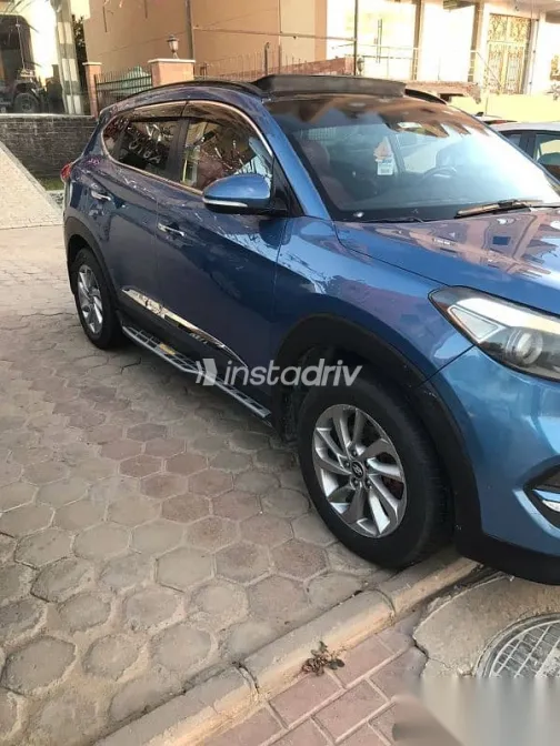 هيونداي توسان 2017 أزرق غامق مستعملة للبيع - 2