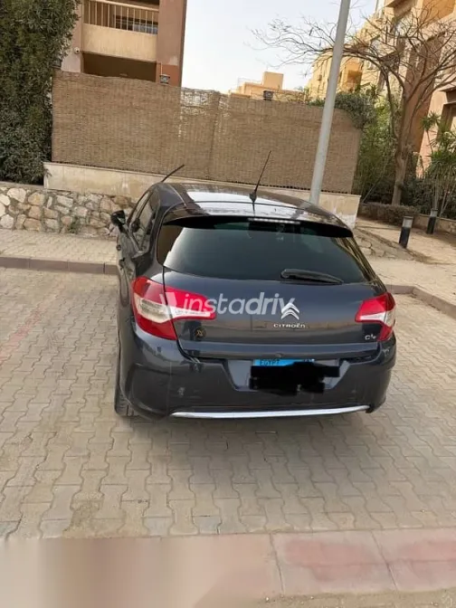 سيتروين C4 2014 أزرق غامق مستعملة للبيع - 1