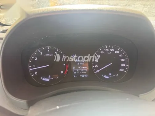 هيونداي كريتا 2016 رمادي مستعملة للبيع - 3