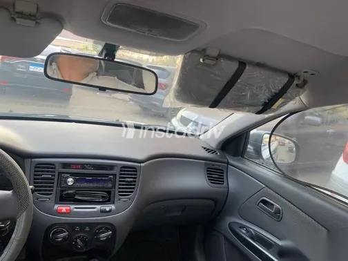 كيا ريو 2010 فضي مستعملة للبيع - 1