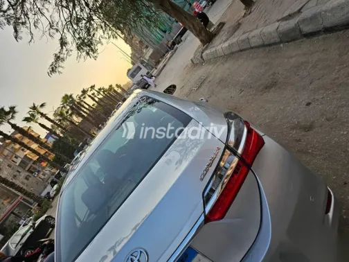 تويوتا كورولا 2018 فضي مستعملة للبيع - 1