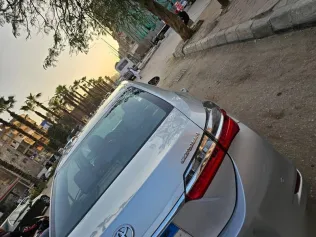 تويوتا كورولا 2018 فضي مستعملة للبيع