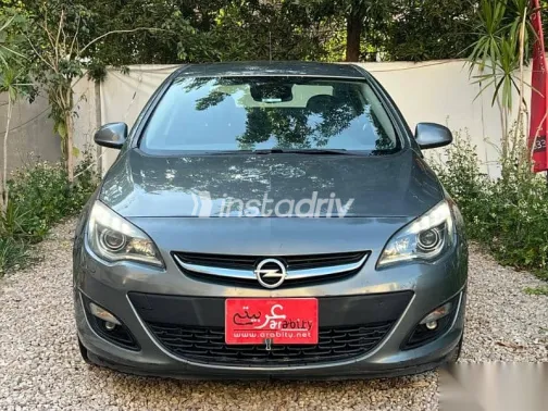 اوبل أسترا 2018 رمادي مستعملة للبيع - 1