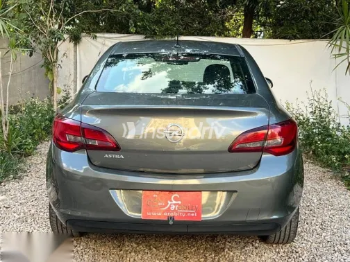 اوبل أسترا 2018 رمادي مستعملة للبيع - 7