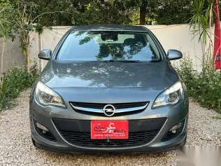 اوبل أسترا 2018 رمادي مستعملة للبيع
