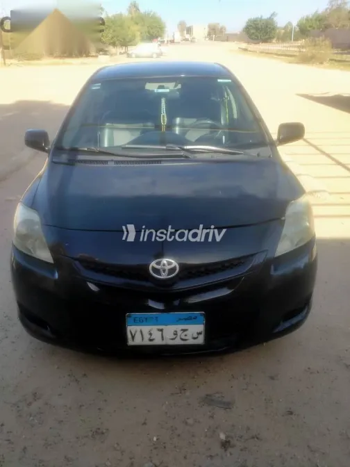 تويوتا ياريس 2007 أسود مستعملة للبيع - 1