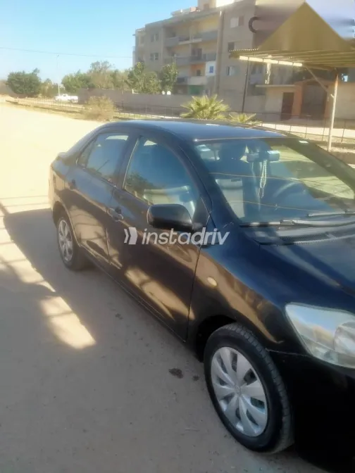 تويوتا ياريس 2007 أسود مستعملة للبيع - 2