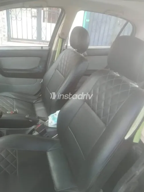 اوبل أسترا 2000 أسود مستعملة للبيع - 1