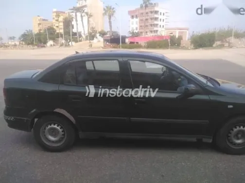 اوبل أسترا 2000 أسود مستعملة للبيع - 3