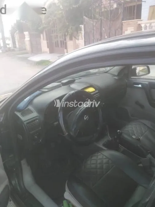 اوبل أسترا 2000 أسود مستعملة للبيع - 4