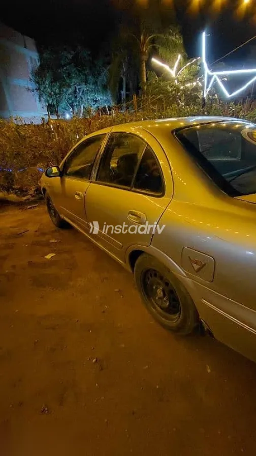 نيسان صنى 2004 ذهبي مستعملة للبيع - 3