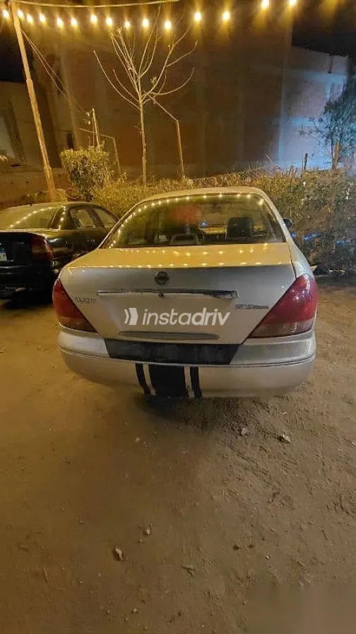 نيسان صنى 2004 ذهبي مستعملة للبيع - 4