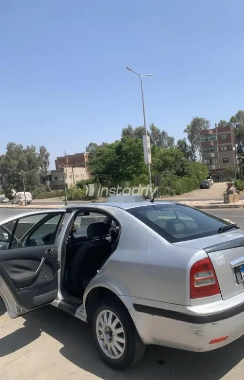 سكودا اوكتافيا A4 2003 فضي مستعملة للبيع - 4