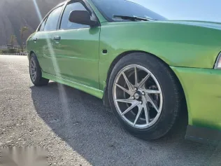 ميتسوبيشي لانسر 1999 أخضر مستعملة للبيع