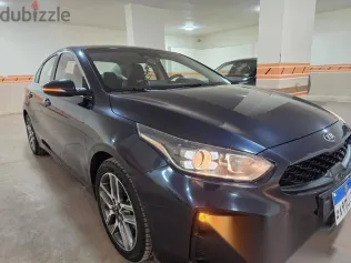 كيا سيراتو 2020 أزرق غامق مستعملة للبيع