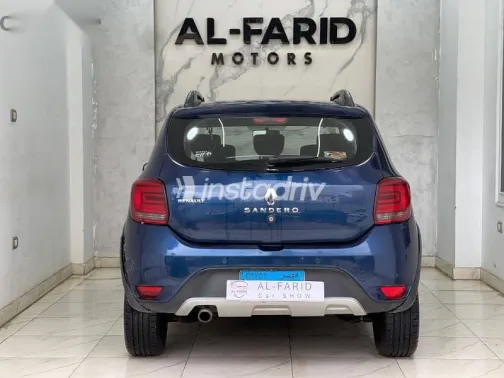رينو سانديرو 2017 أزرق غامق مستعملة للبيع - 3