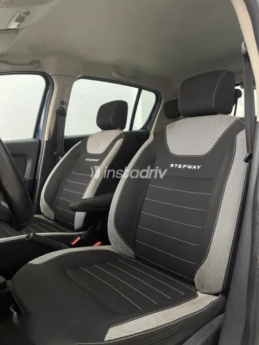 رينو سانديرو 2017 أزرق غامق مستعملة للبيع - 4