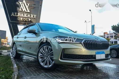 سكودا سوبيرب 2025 أخضر جديدة للبيع - 1