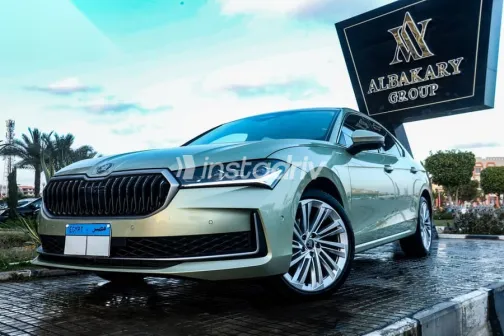 سكودا سوبيرب 2025 أخضر جديدة للبيع - 3