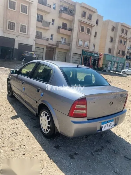 اوبل أسترا 2006 فضي مستعملة للبيع - 3
