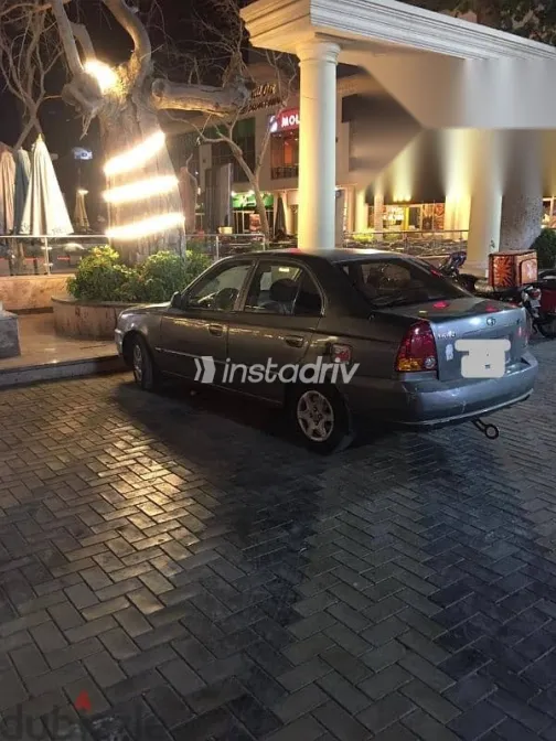 هيونداي فيرنا 2009 فضي مستعملة للبيع - 2