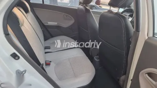 كيا بيكانتو 2015 أبيض مستعملة للبيع - 1