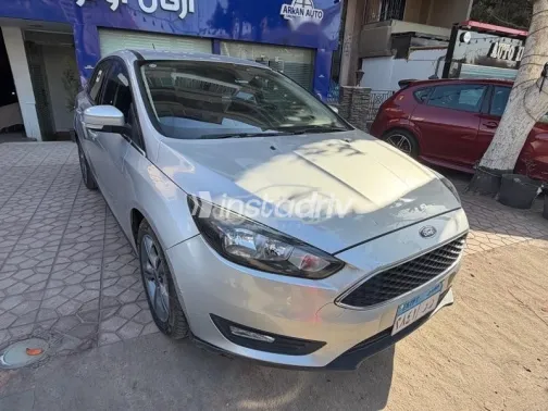 فورد فوكس 2018 فضي مستعملة للبيع - 2