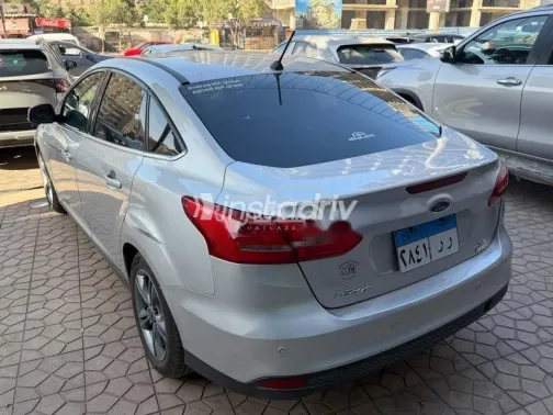 فورد فوكس 2018 فضي مستعملة للبيع - 4