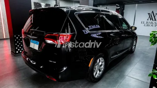 Chrysler Pacifica 2018 Black Used for Sale - 2