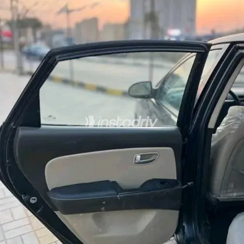 هيونداي إلنترا اتش دى 2008 أبيض مستعملة للبيع - 6