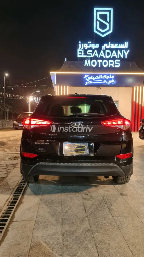 Hyundai Tucson 2018 White Used for Sale - 1