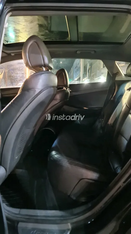 Hyundai Tucson 2018 White Used for Sale - 3