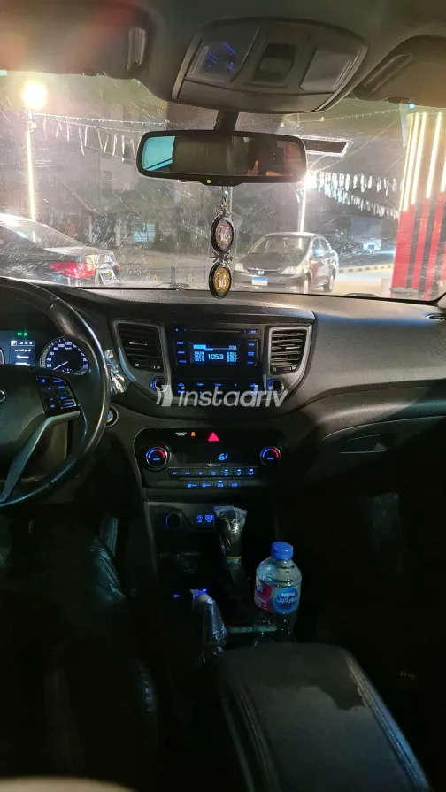 Hyundai Tucson 2018 White Used for Sale - 5