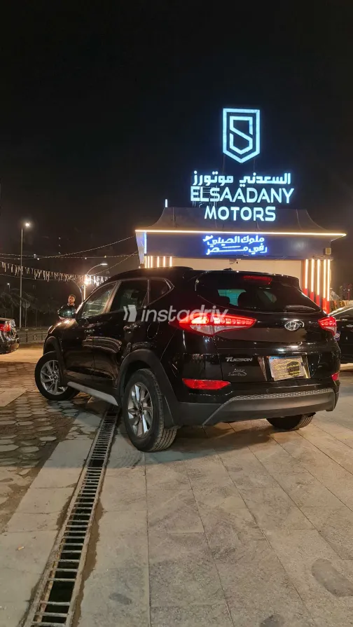 Hyundai Tucson 2018 White Used for Sale - 8