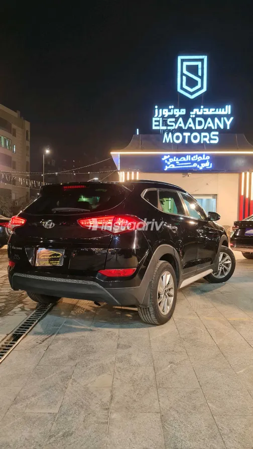 Hyundai Tucson 2018 White Used for Sale - 9