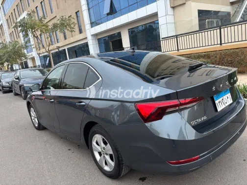 سكودا اوكتافيا A8 2021 أبيض مستعملة للبيع - 2