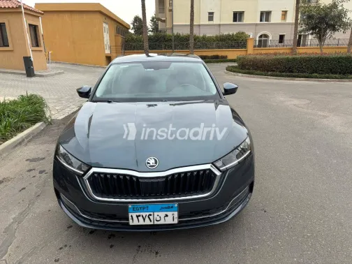 سكودا اوكتافيا A8 2021 أبيض مستعملة للبيع - 4