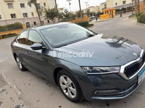 سكودا اوكتافيا A8 2021 أبيض مستعملة للبيع - 5