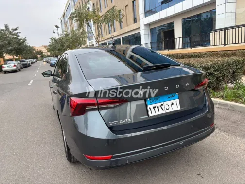 سكودا اوكتافيا A8 2021 أبيض مستعملة للبيع - 6