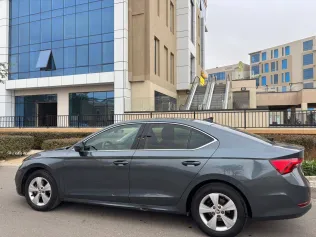 سكودا اوكتافيا A8 2021 أبيض مستعملة للبيع