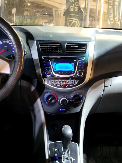 Hyundai Accent 2012 White Used for Sale - 10