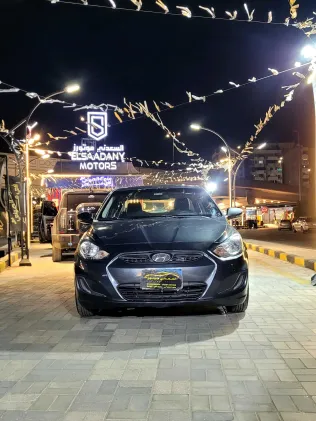 هيونداي اكسنت 2012 أبيض مستعملة للبيع