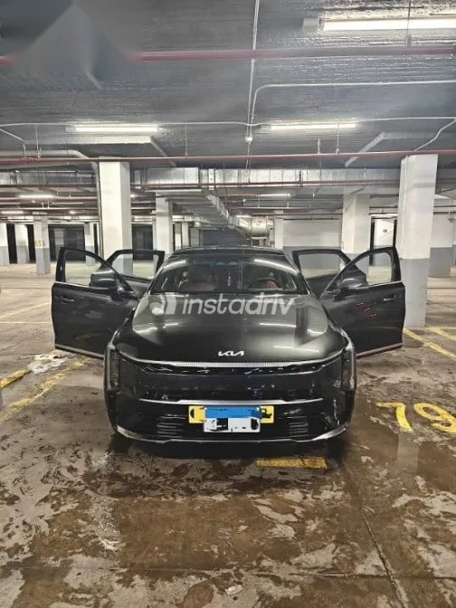 كيا K8 2025 أسود مستعملة للبيع - 3