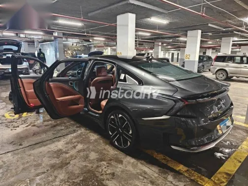 كيا K8 2025 أسود مستعملة للبيع - 4