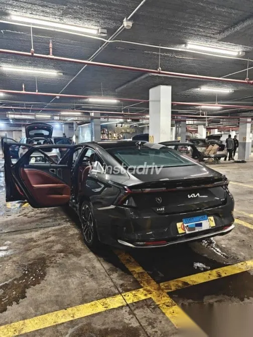 كيا K8 2025 أسود مستعملة للبيع - 5