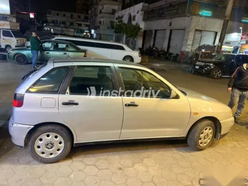 سيات ابيزا 1998 فضي مستعملة للبيع - 1