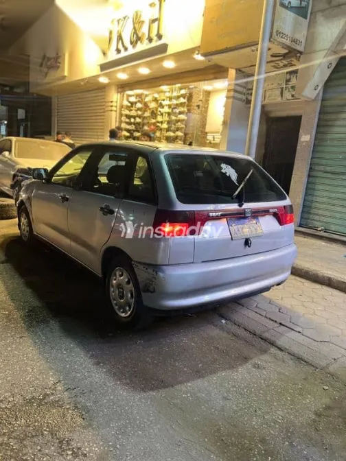 سيات ابيزا 1998 فضي مستعملة للبيع - 4